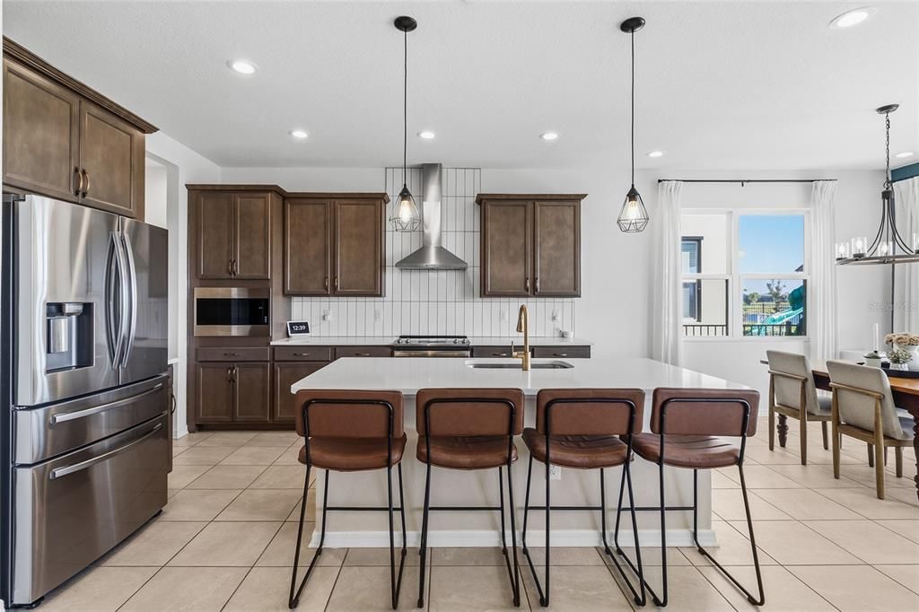 На продажу: $599,000 (4 спален, 3 ванн, 2710 Квадратных фут)