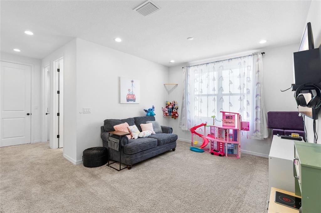 На продажу: $599,000 (4 спален, 3 ванн, 2710 Квадратных фут)