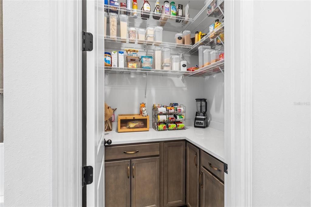 На продажу: $599,000 (4 спален, 3 ванн, 2710 Квадратных фут)