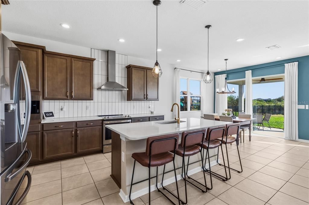 На продажу: $599,000 (4 спален, 3 ванн, 2710 Квадратных фут)