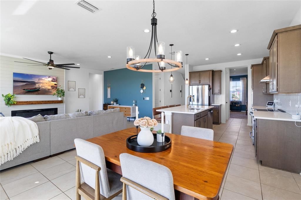 На продажу: $599,000 (4 спален, 3 ванн, 2710 Квадратных фут)