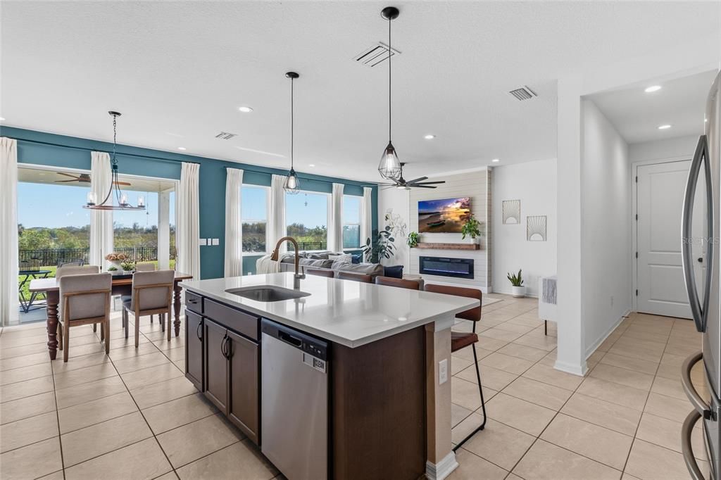 На продажу: $599,000 (4 спален, 3 ванн, 2710 Квадратных фут)