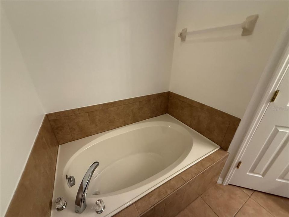 For Rent: $2,300 (3 beds, 2 baths, 1656 Square Feet)