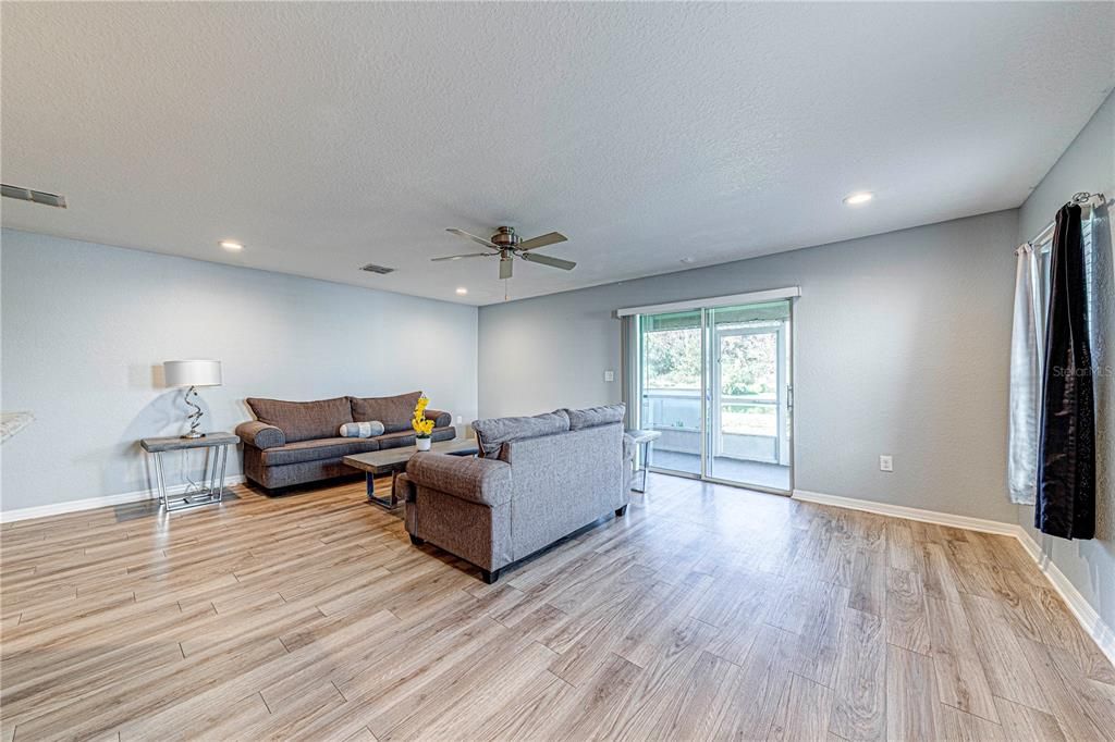 For Sale: $340,000 (3 beds, 2 baths, 1884 Square Feet)