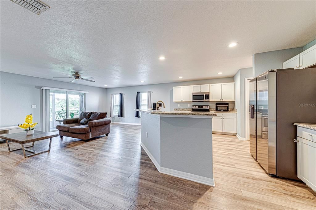 For Sale: $340,000 (3 beds, 2 baths, 1884 Square Feet)