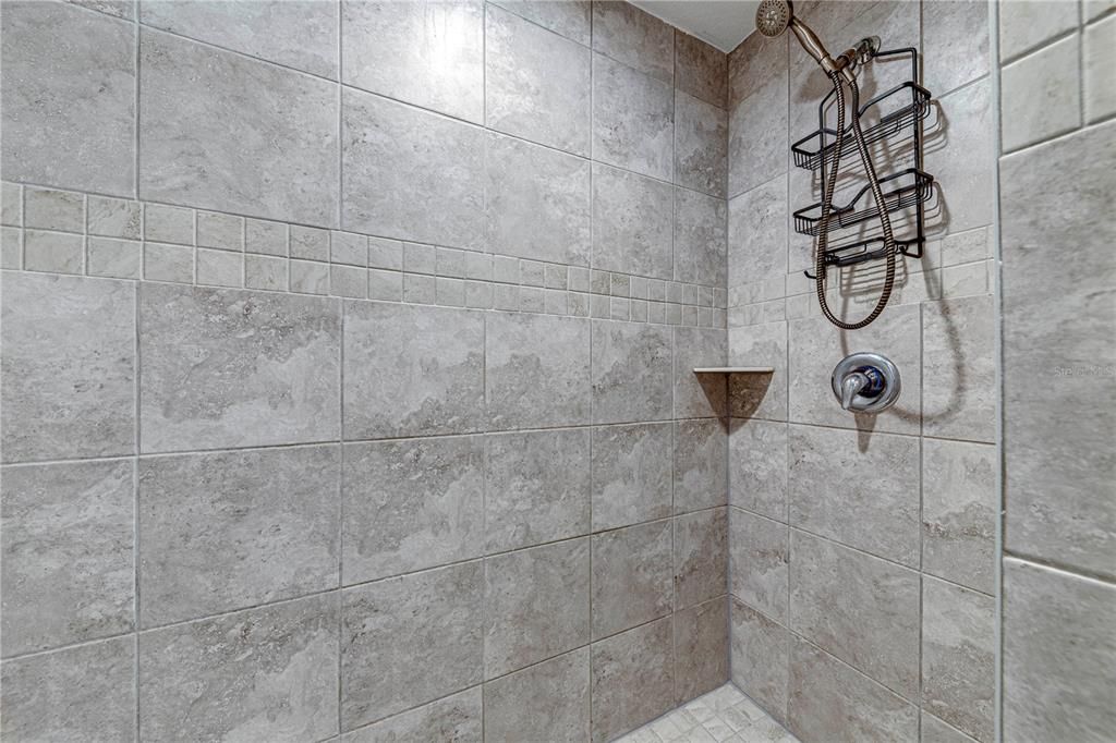 For Sale: $340,000 (3 beds, 2 baths, 1884 Square Feet)