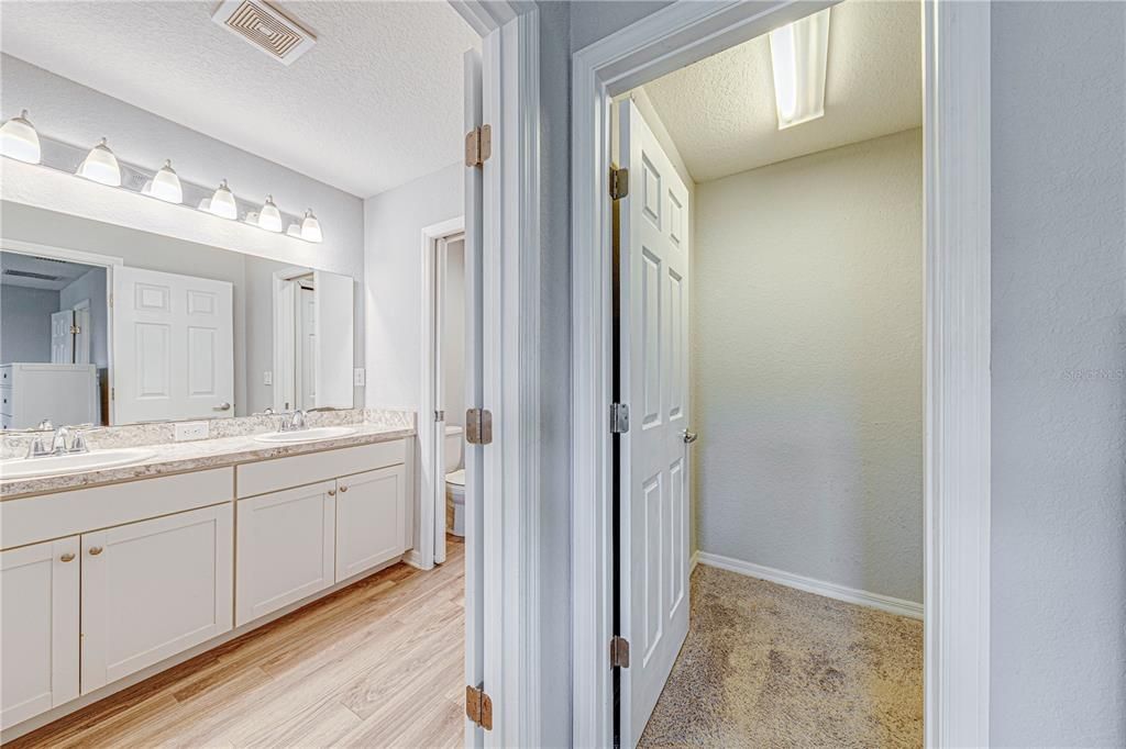 For Sale: $340,000 (3 beds, 2 baths, 1884 Square Feet)