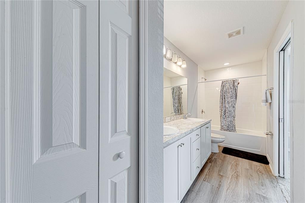 For Sale: $340,000 (3 beds, 2 baths, 1884 Square Feet)