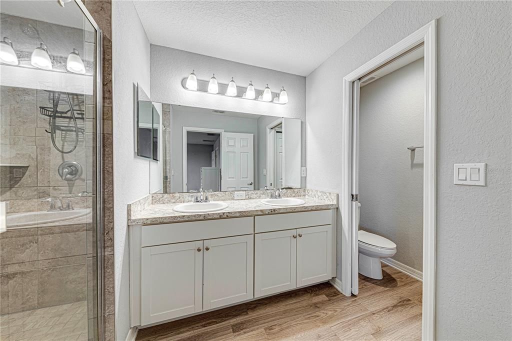 For Sale: $340,000 (3 beds, 2 baths, 1884 Square Feet)