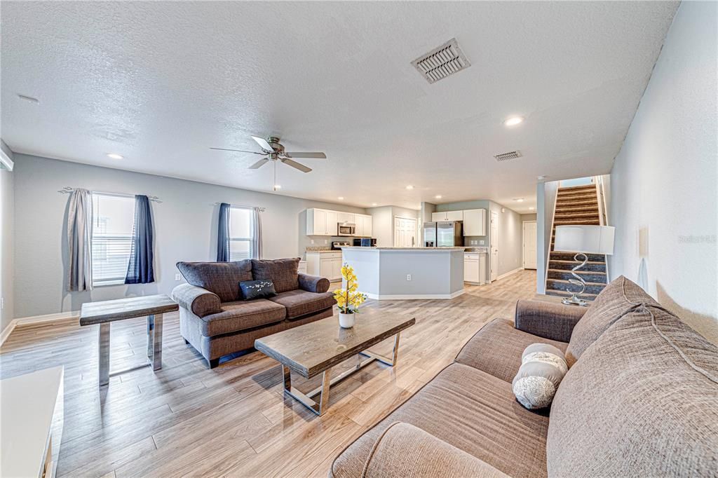 For Sale: $340,000 (3 beds, 2 baths, 1884 Square Feet)