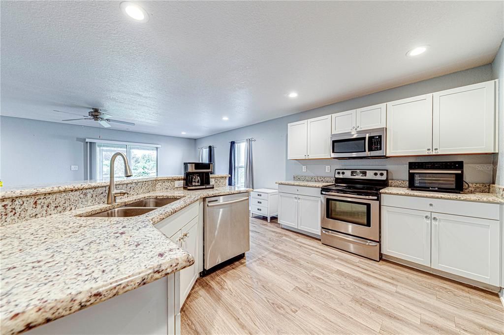 For Sale: $340,000 (3 beds, 2 baths, 1884 Square Feet)