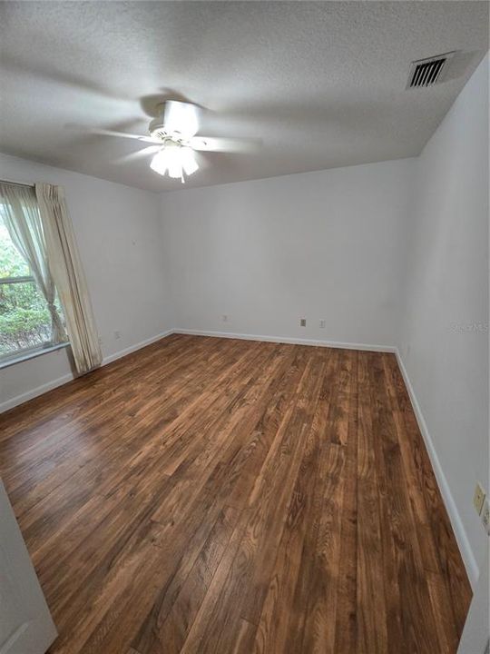 For Sale: $325,000 (3 beds, 2 baths, 1938 Square Feet)