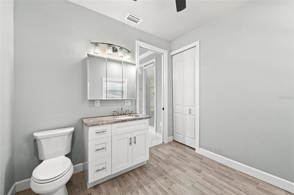 待售: $550,000 (1 贝兹, 1 浴室, 1000 平方英尺)