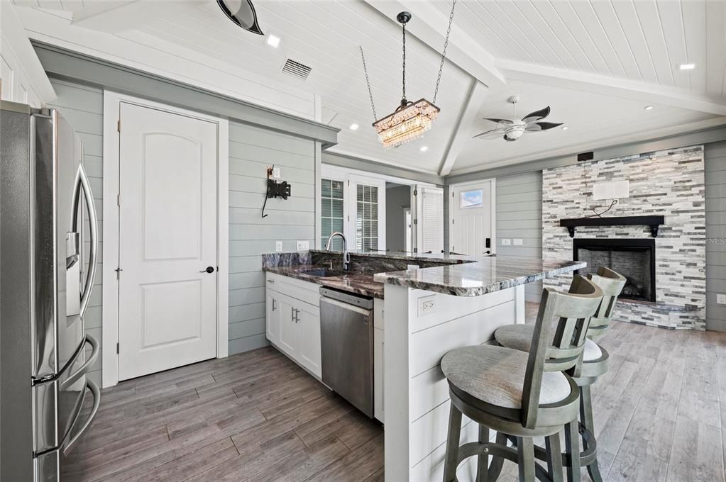 待售: $550,000 (1 贝兹, 1 浴室, 1000 平方英尺)