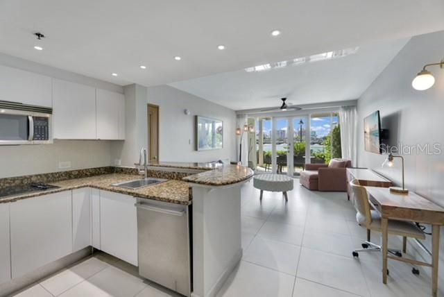 На продажу: $795,000 (2 спален, 2 ванн, 1074 Квадратных фут)