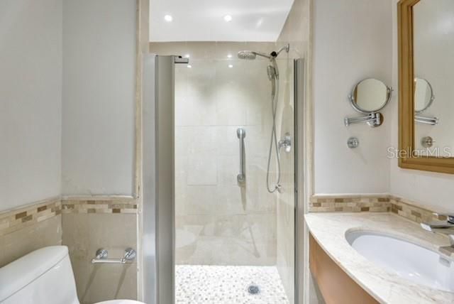 На продажу: $795,000 (2 спален, 2 ванн, 1074 Квадратных фут)