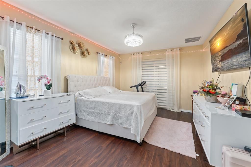 Active With Contract: $435,000 (4 beds, 2 baths, 2047 Square Feet)