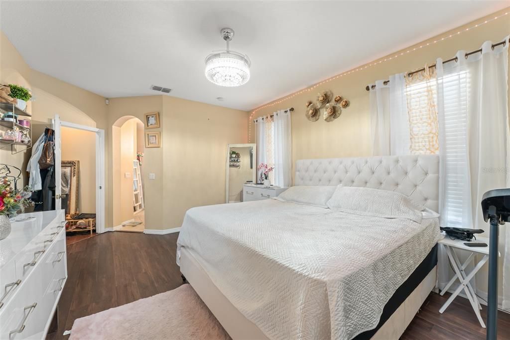 Active With Contract: $435,000 (4 beds, 2 baths, 2047 Square Feet)