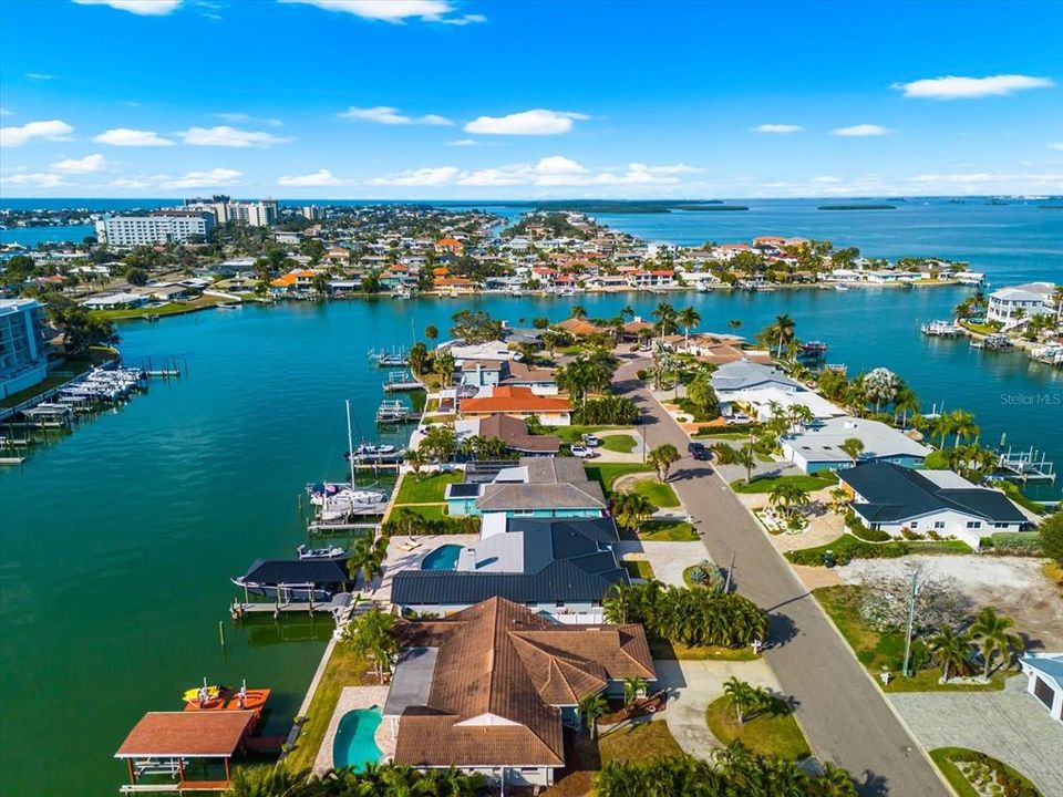 На продажу: $2,800,000 (4 спален, 3 ванн, 2749 Квадратных фут)