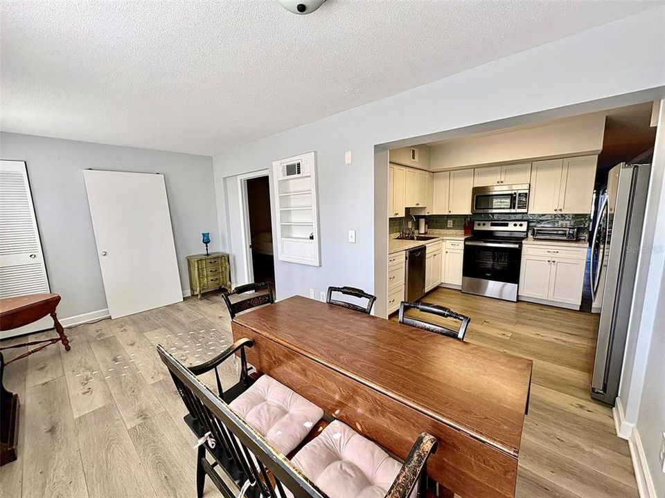 Active With Contract: $145,000 (2 beds, 2 baths, 1100 Square Feet)