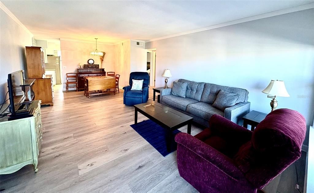 Active With Contract: $145,000 (2 beds, 2 baths, 1100 Square Feet)