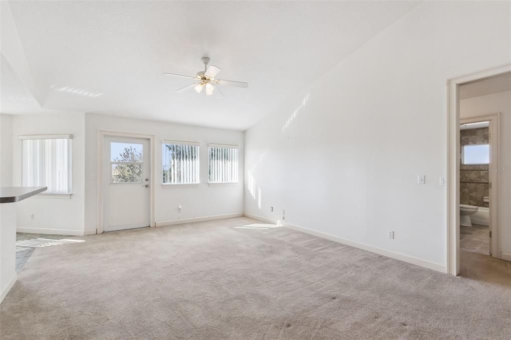 На продажу: $400,000 (4 спален, 2 ванн, 2018 Квадратных фут)