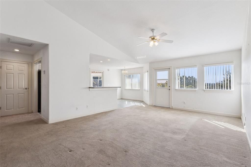 На продажу: $400,000 (4 спален, 2 ванн, 2018 Квадратных фут)