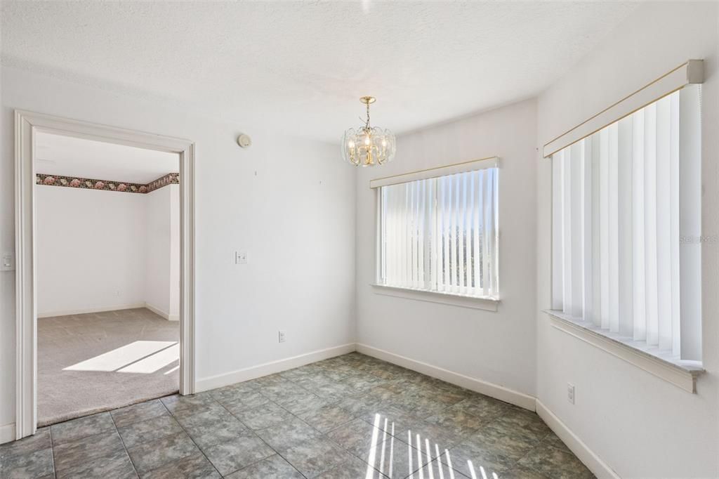 На продажу: $400,000 (4 спален, 2 ванн, 2018 Квадратных фут)