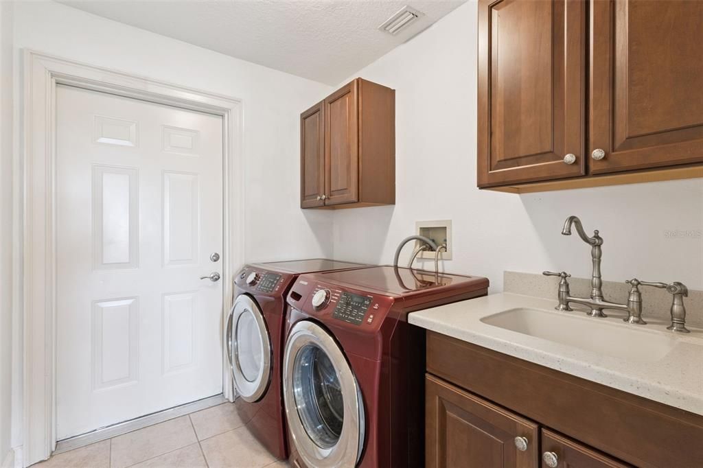 На продажу: $400,000 (4 спален, 2 ванн, 2018 Квадратных фут)