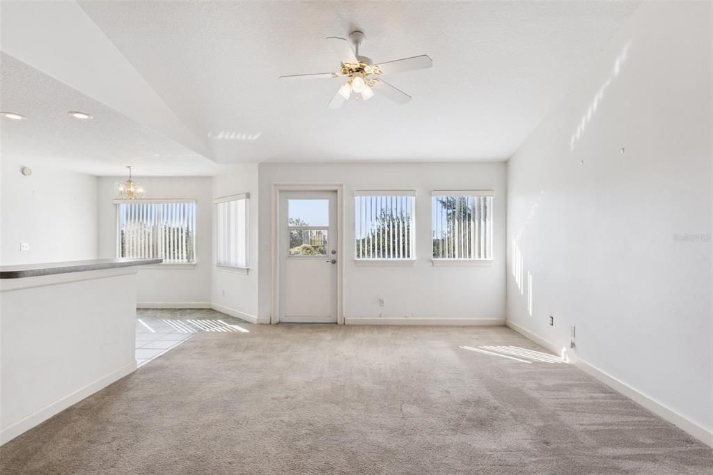 На продажу: $400,000 (4 спален, 2 ванн, 2018 Квадратных фут)