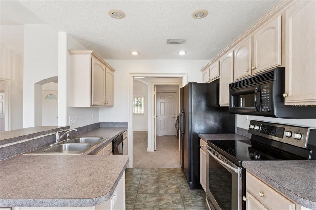 На продажу: $400,000 (4 спален, 2 ванн, 2018 Квадратных фут)