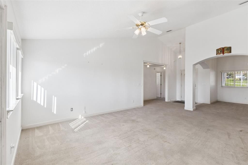 На продажу: $400,000 (4 спален, 2 ванн, 2018 Квадратных фут)