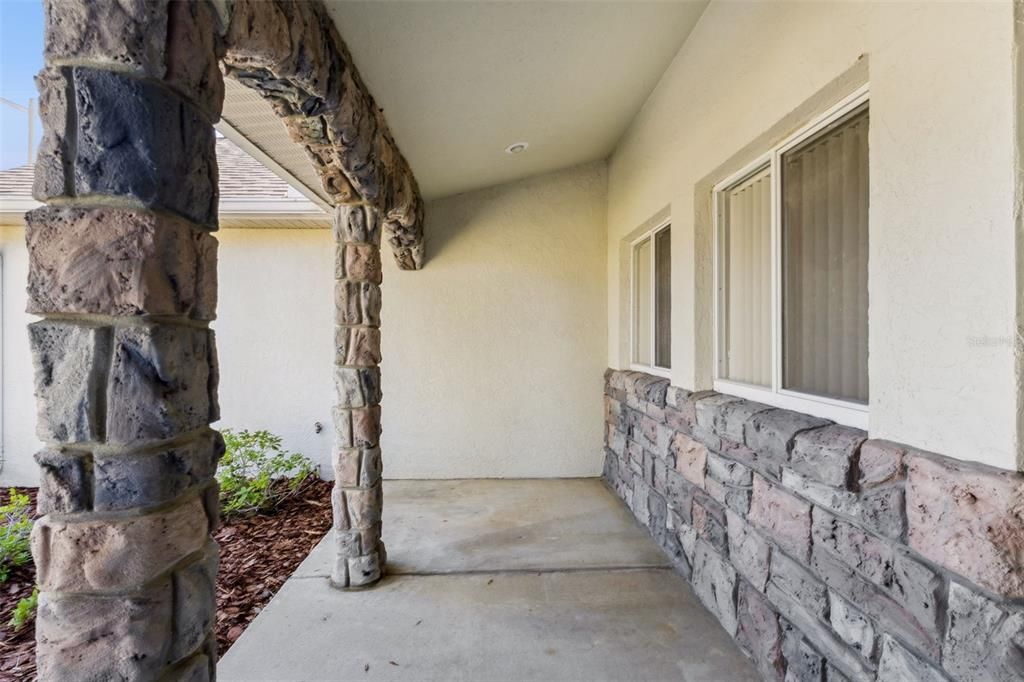 На продажу: $400,000 (4 спален, 2 ванн, 2018 Квадратных фут)