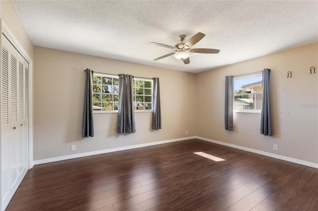 待售: $347,900 (4 贝兹, 2 浴室, 2503 平方英尺)