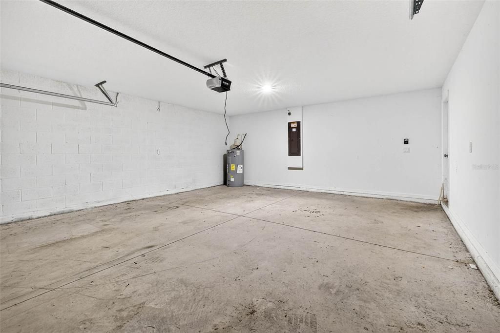 For Sale: $299,900 (4 beds, 2 baths, 2021 Square Feet)