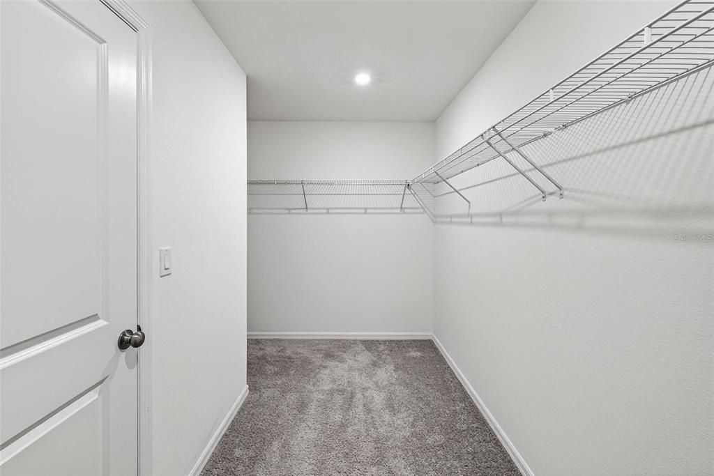 For Sale: $299,900 (4 beds, 2 baths, 2021 Square Feet)