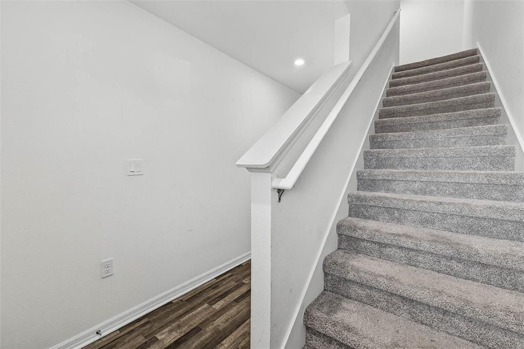 For Sale: $299,900 (4 beds, 2 baths, 2021 Square Feet)