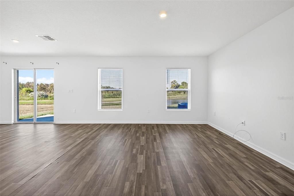 For Sale: $299,900 (4 beds, 2 baths, 2021 Square Feet)