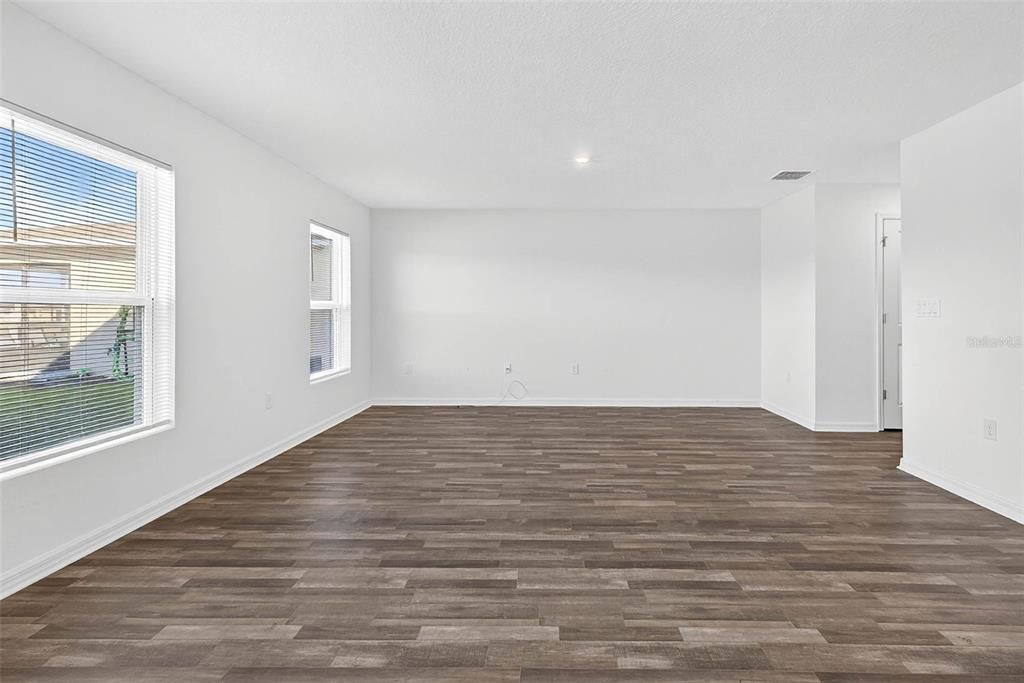 For Sale: $299,900 (4 beds, 2 baths, 2021 Square Feet)