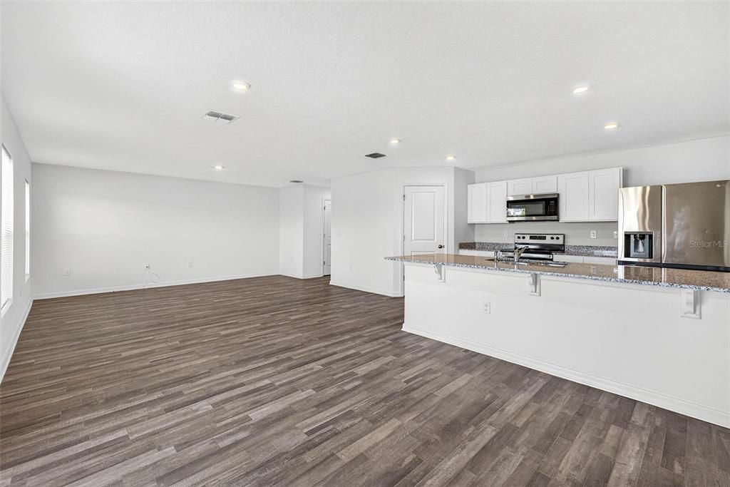 For Sale: $299,900 (4 beds, 2 baths, 2021 Square Feet)