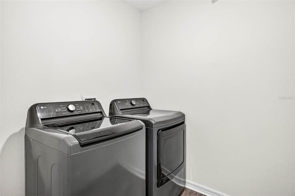 For Sale: $299,900 (4 beds, 2 baths, 2021 Square Feet)