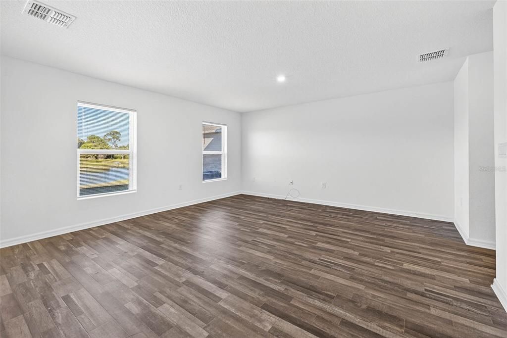 For Sale: $299,900 (4 beds, 2 baths, 2021 Square Feet)