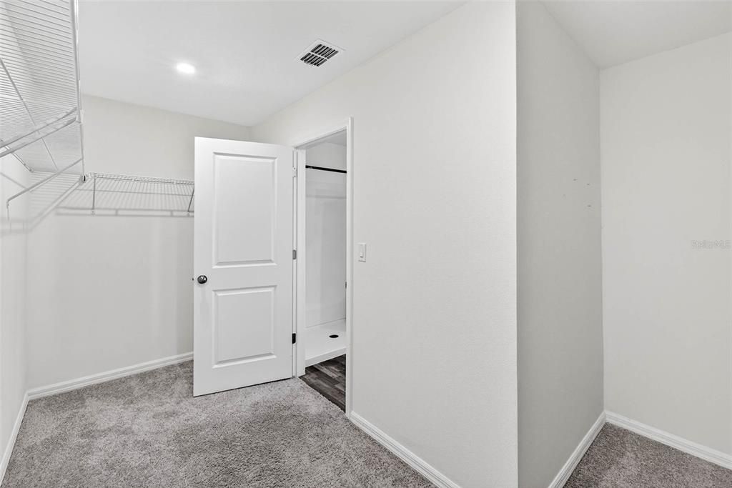 For Sale: $299,900 (4 beds, 2 baths, 2021 Square Feet)