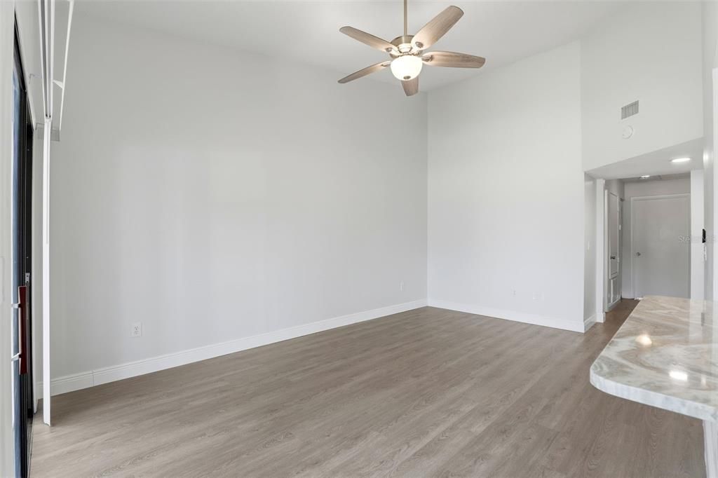 For Sale: $259,000 (2 beds, 2 baths, 1137 Square Feet)