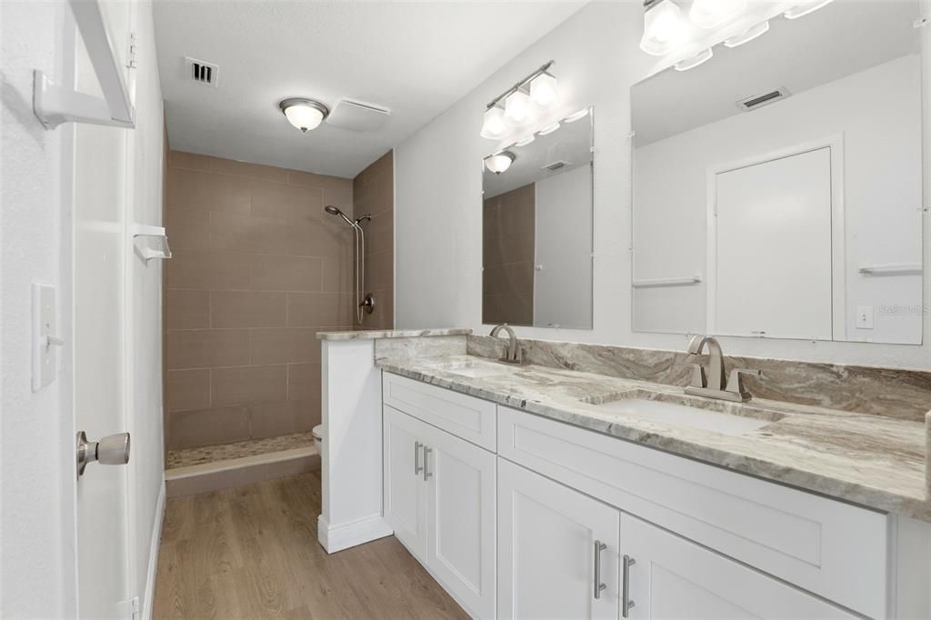 For Sale: $259,000 (2 beds, 2 baths, 1137 Square Feet)