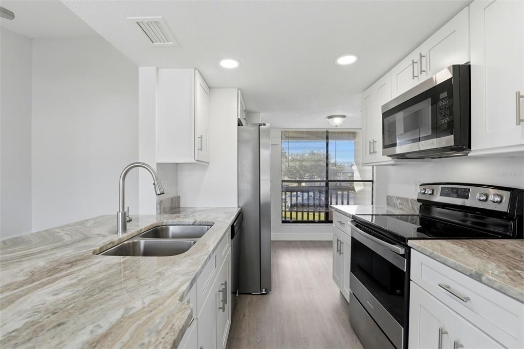 For Sale: $259,000 (2 beds, 2 baths, 1137 Square Feet)