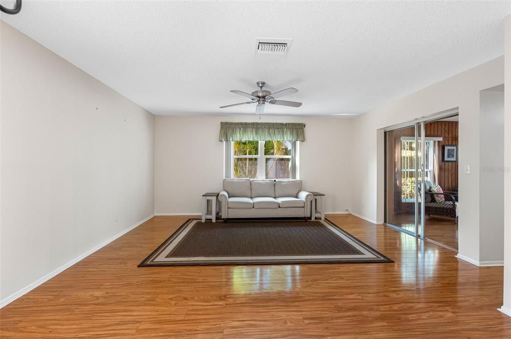 For Sale: $310,000 (3 beds, 2 baths, 1415 Square Feet)