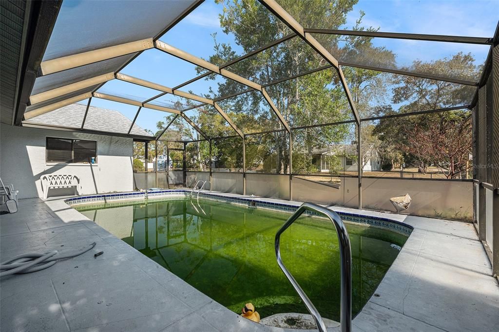 待售: $299,000 (4 贝兹, 2 浴室, 2138 平方英尺)