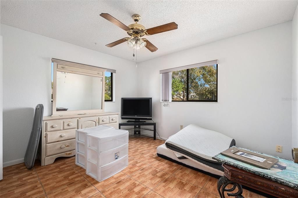 待售: $299,000 (4 贝兹, 2 浴室, 2138 平方英尺)