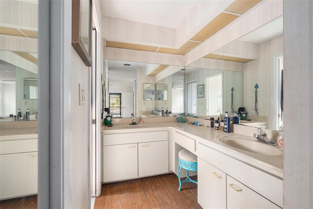 待售: $299,000 (4 贝兹, 2 浴室, 2138 平方英尺)